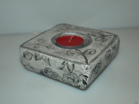 Black and white �wiecznik...