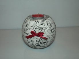 Black and white �wiecznik...